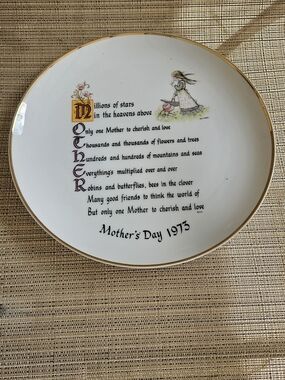 Vintage collectible plate 1973 Mother's Day commemorative edition HOLLY HOBBIE